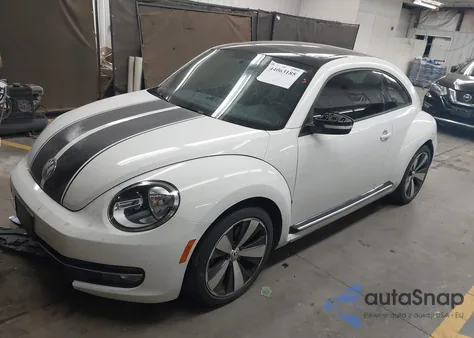 2012 Volkswagen Beetle 2.0T Turbo z USA, uszkodzony, nr VIN 3VWVA7AT0CM626747